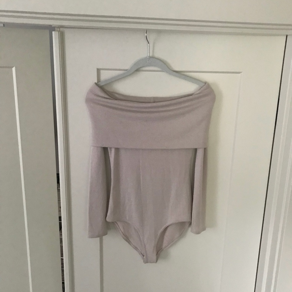 Sold*Aritizia Off-the-shoulder Bodysuit - Picture 2 of 2